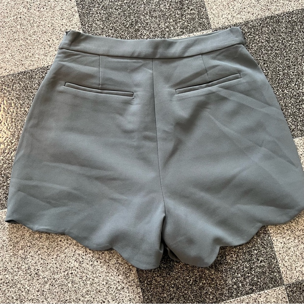 NWT bishop + young High-Waist Scalloped Edge Shorts- XS - Picture 3 of 10
